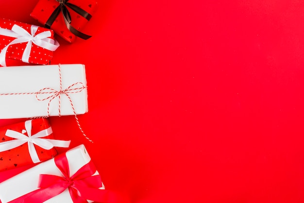 Foto grátis bando de dia dos namorados apresenta no vermelho