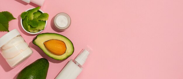 Banner horizontal para produtos cosméticos com abacate