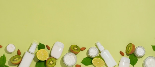 Foto grátis banner horizontal para produtos cosméticos com kiwi e frutas cítricas