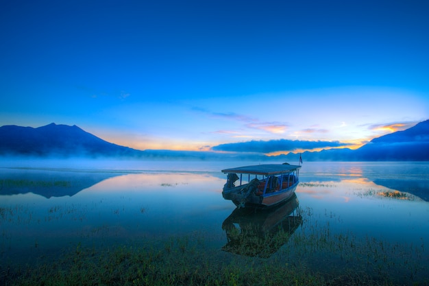 Foto grátis barco no lago