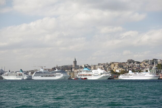 Barcos em um porto marítimo