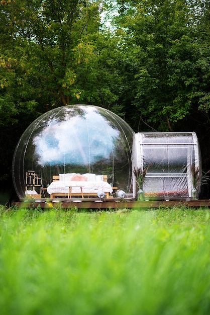 Barraca de bolha transparente no glamping