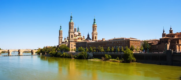 Basílica e rio Ebro. Zaragoza