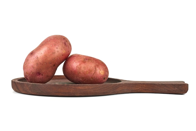 Batatas em uma travessa de madeira.