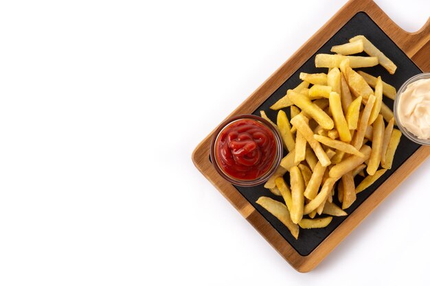 Batatas fritas com ketchup e maionese