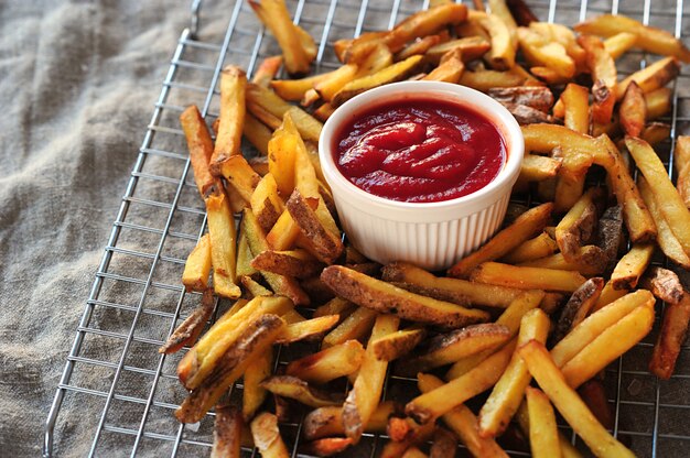 Batatas fritas e ketchup