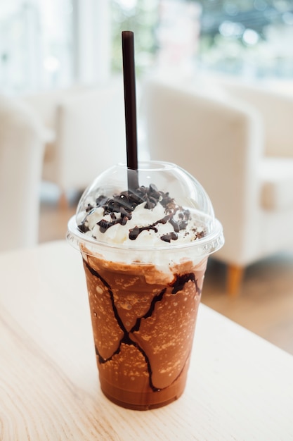 batido de chocolate freppe e chantilly