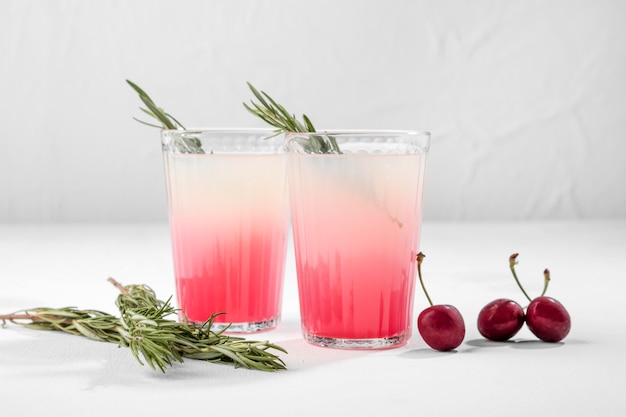 Batido detox com bebidas de cereja