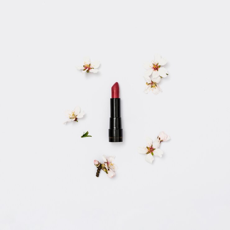 Foto grátis batom vermelho com galho de flor de primavera em fundo branco