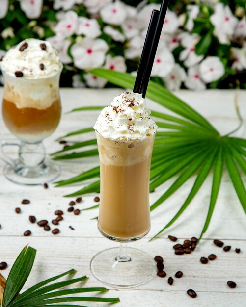 Bebida de café com leite batido