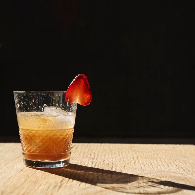 Bebida refrescante com morango