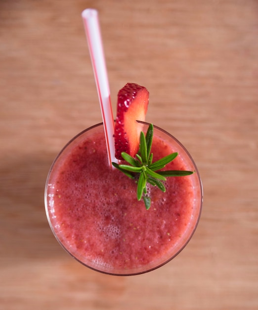 Foto grátis bebida refrescante com morango