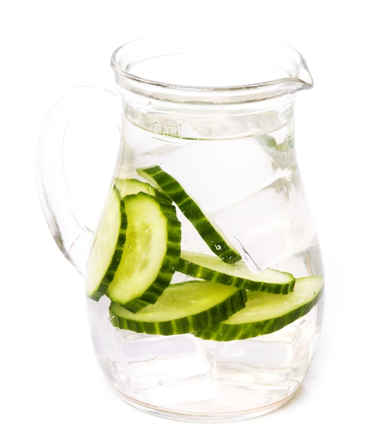 Bebida refrescante com pepino