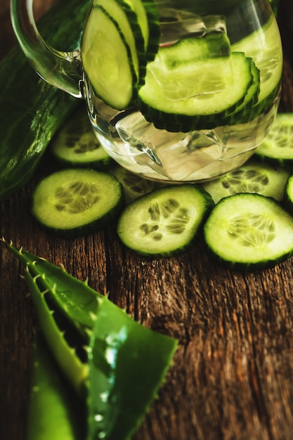 Bebida refrescante com pepino