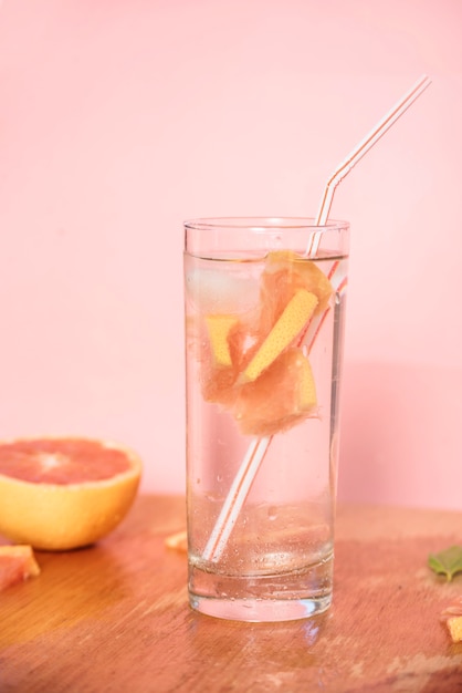 Bebida refrescante com toranja