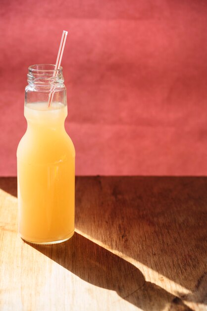 Bebida refrescante em garrafa