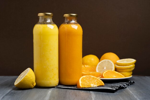 Bebidas deliciosas de limão e laranja