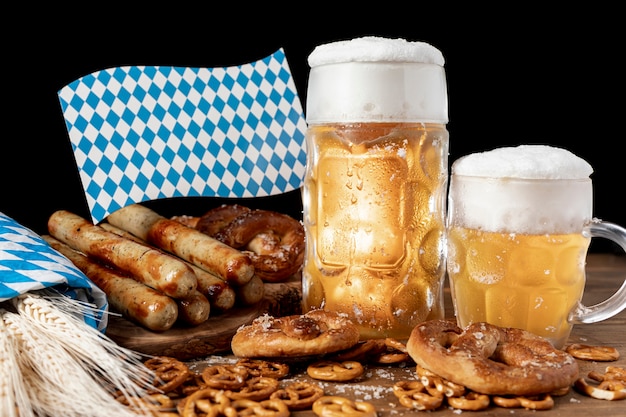Bebidas e lanches bávaros em uma mesa