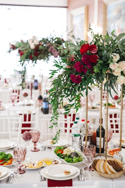 Bela decoração de um restaurante de casamento