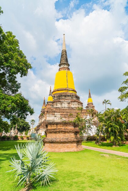 Bela e antiga arquitetura histórica de Ayutthaya na Tailândia