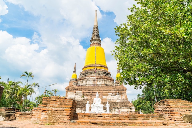 Bela e antiga arquitetura histórica de Ayutthaya na Tailândia