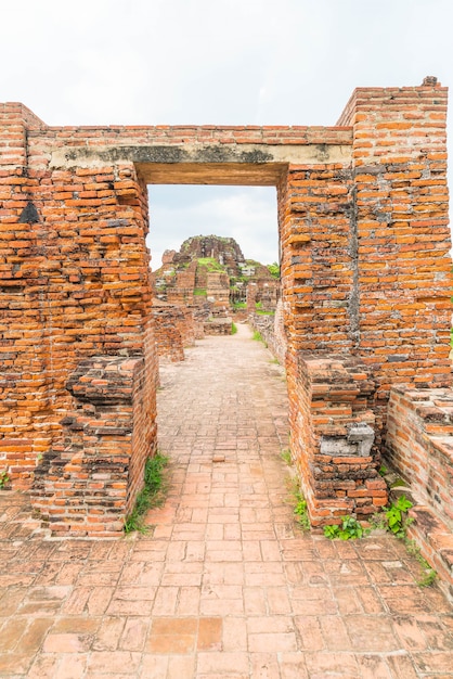 Bela e antiga arquitetura histórica de Ayutthaya na Tailândia