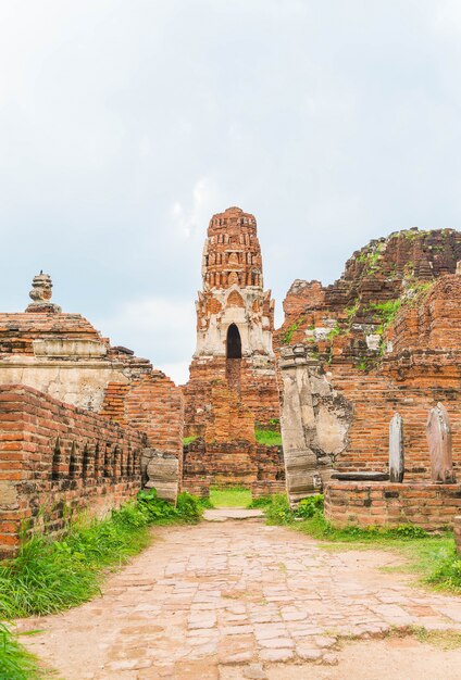 Bela e antiga arquitetura histórica de Ayutthaya na Tailândia