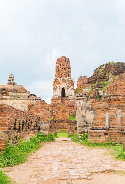 Bela e antiga arquitetura histórica de Ayutthaya na Tailândia