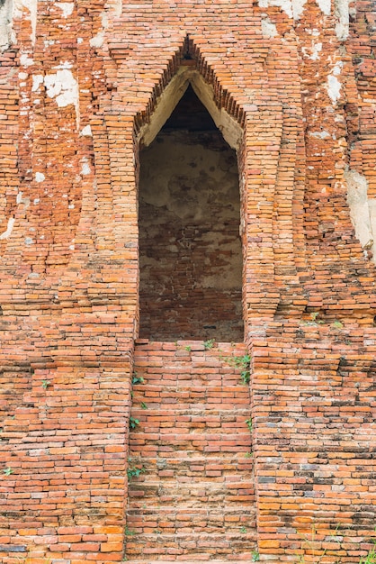 Bela e antiga arquitetura histórica de Ayutthaya na Tailândia