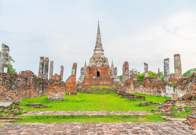 Bela e antiga arquitetura histórica de Ayutthaya na Tailândia