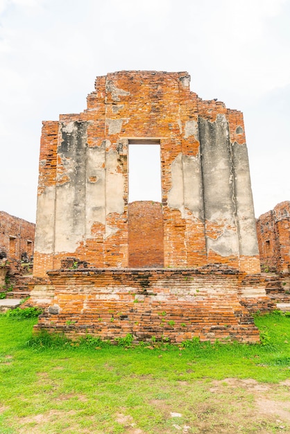 Foto grátis bela e antiga arquitetura histórica de ayutthaya na tailândia