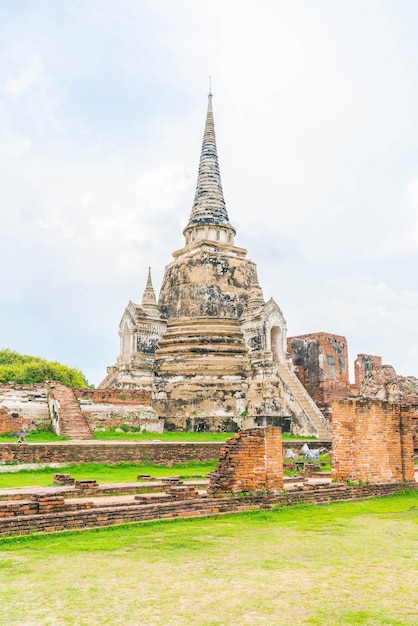 Bela e antiga arquitetura histórica de Ayutthaya na Tailândia