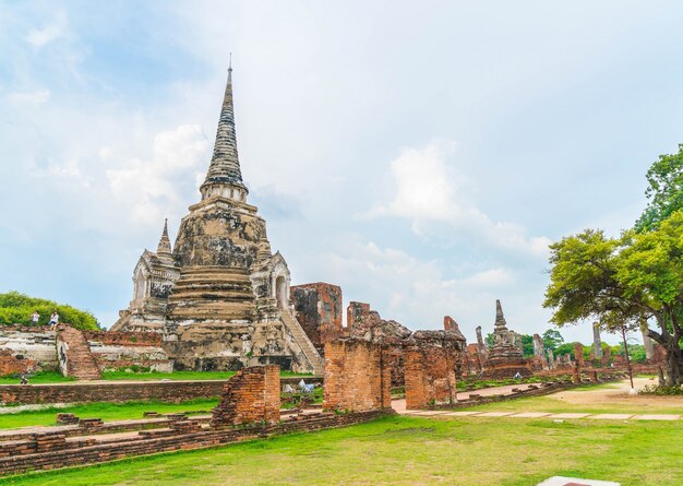 Bela e antiga arquitetura histórica de Ayutthaya na Tailândia