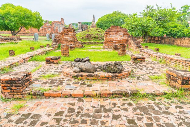 Bela e antiga arquitetura histórica de Ayutthaya na Tailândia