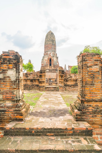 Bela e antiga arquitetura histórica de Ayutthaya na Tailândia