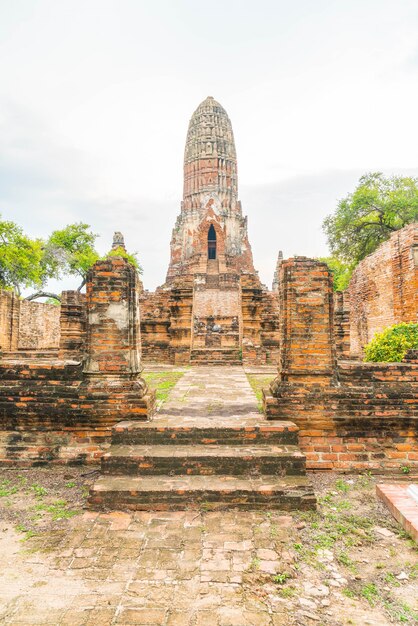 Bela e antiga arquitetura histórica de Ayutthaya na Tailândia