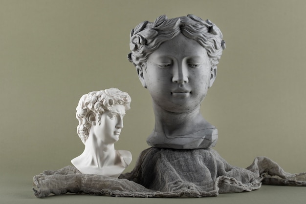 Bela escultura de figura romana