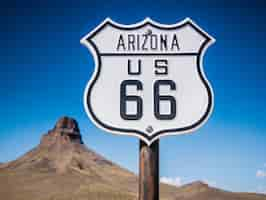 Foto grátis bela foto da us route 66 no arizona, eua, com um fundo de céu azul claro