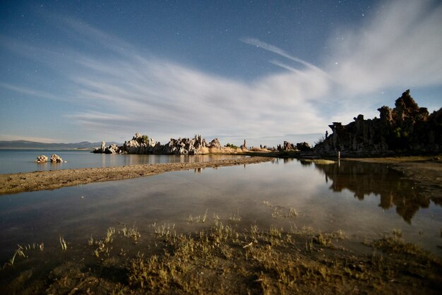 Bela foto das Torres de Tufa na Reserva Natural Estadual de Mono Lake Tufa, na Califórnia