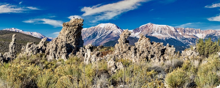 Foto grátis bela foto das torres de tufa na reserva natural estadual de mono lake tufa, na califórnia