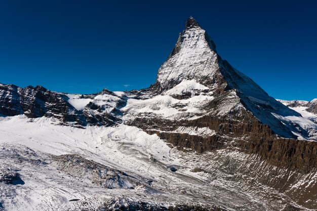 Bela foto de Matterhorn, a montanha dos Alpes