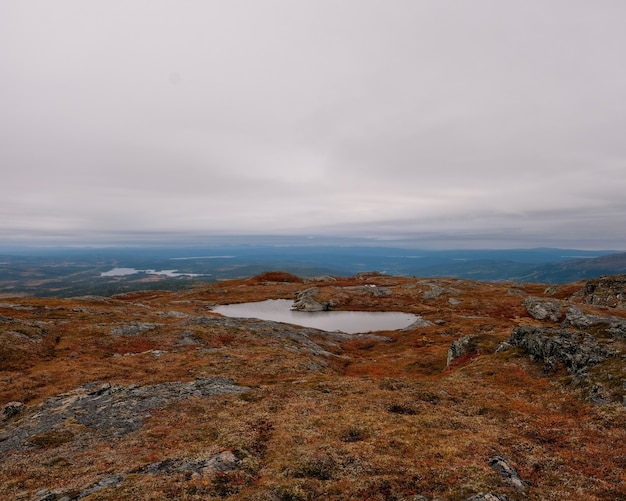 Foto grátis bela foto de um lago nas altas montanhas