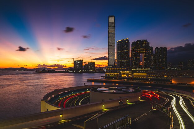 Bela foto de uma cidade urbana com arquitetura moderna e paisagens incríveis