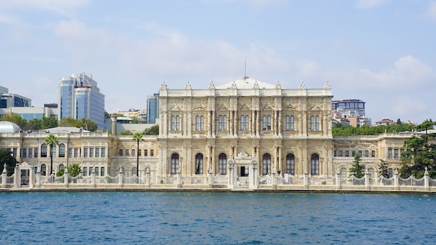 Bela foto do Palácio Dolmabahçe na Turquia