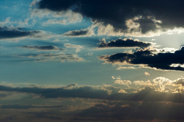 Bela paisagem do céu durante o dia