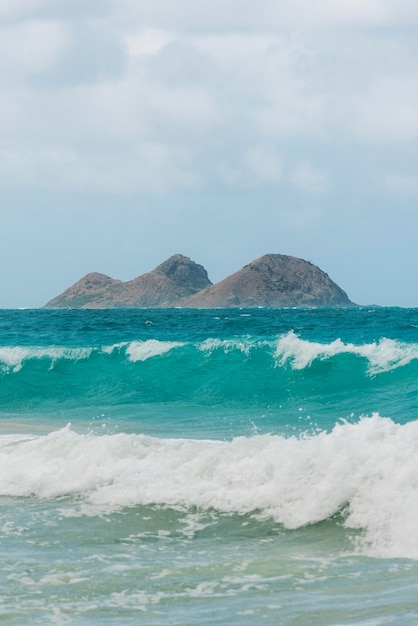 Bela paisagem do Havaí com o mar azul