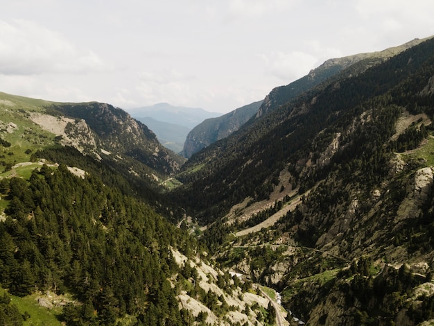 Foto grátis bela paisagem montanhosa