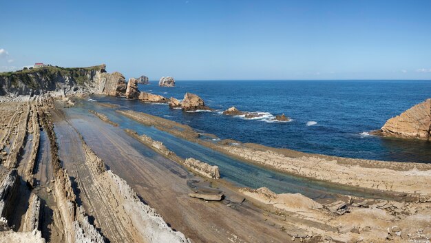 Bela vista da praia tranquila