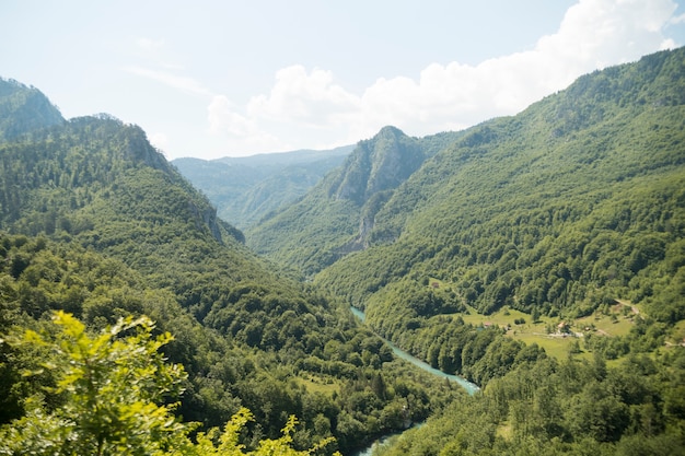 Bela vista da viagem em montenegro