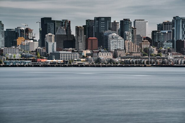 Bela vista de Seattle em um dia sombrio